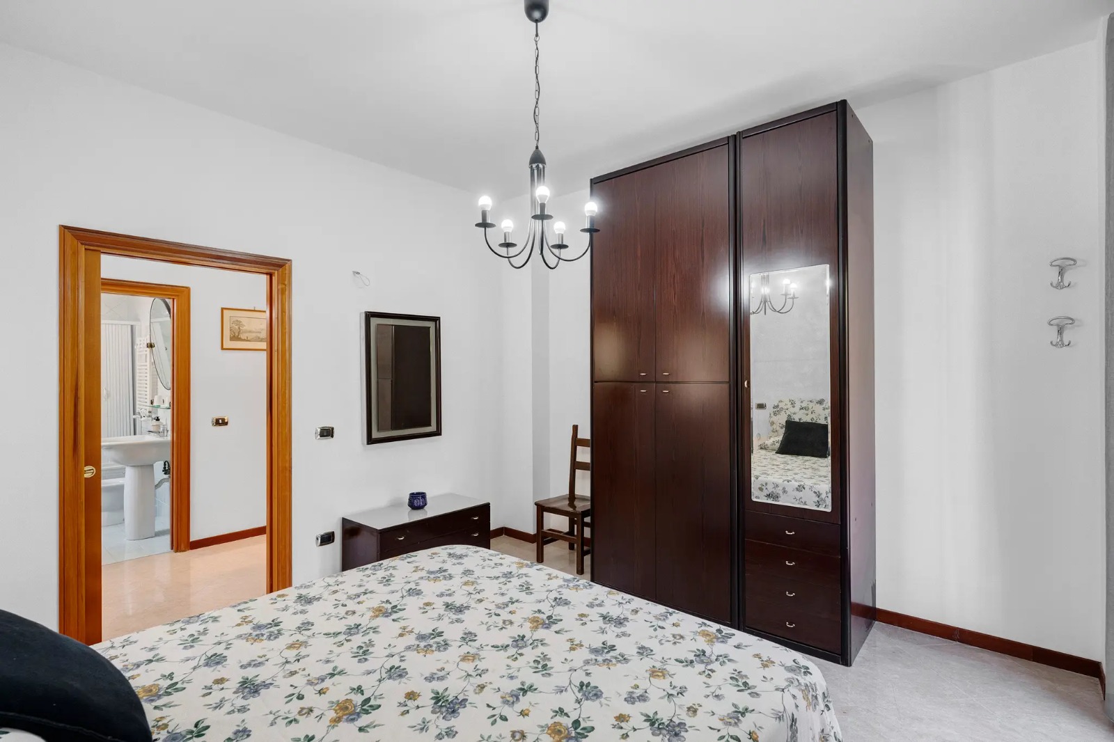 Suite Ermosa - Camera da letto con guardarobe e comò
