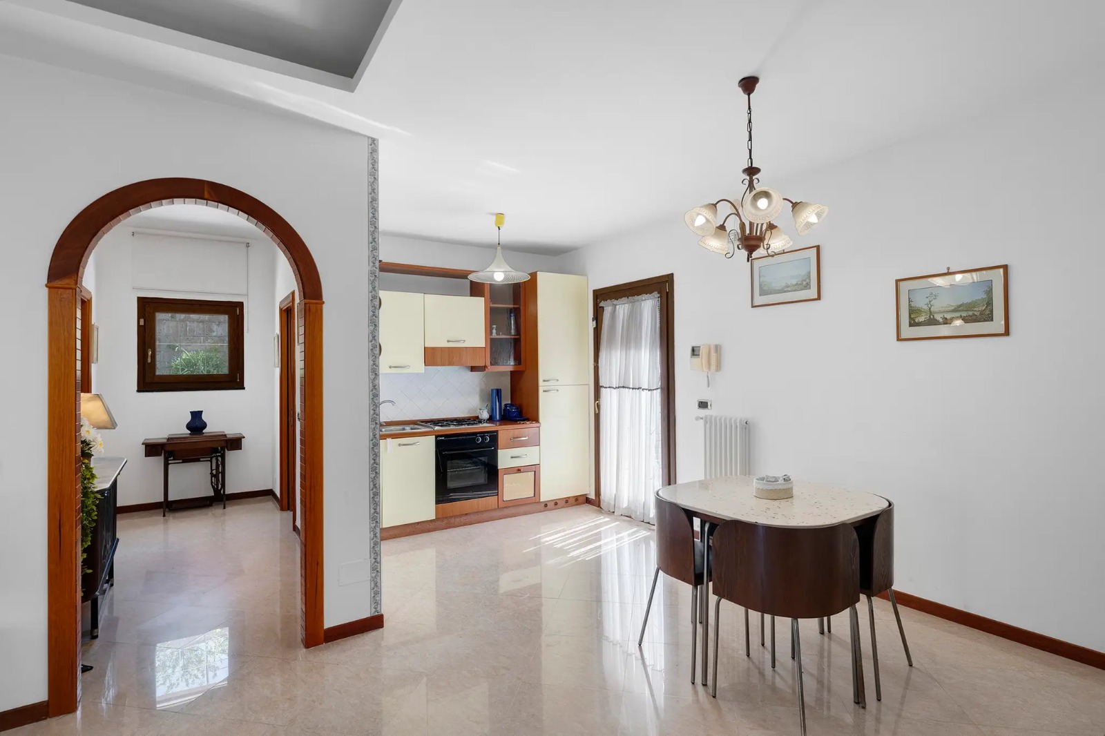 Suite Ermosa - Tavolo pranzo e Cucina