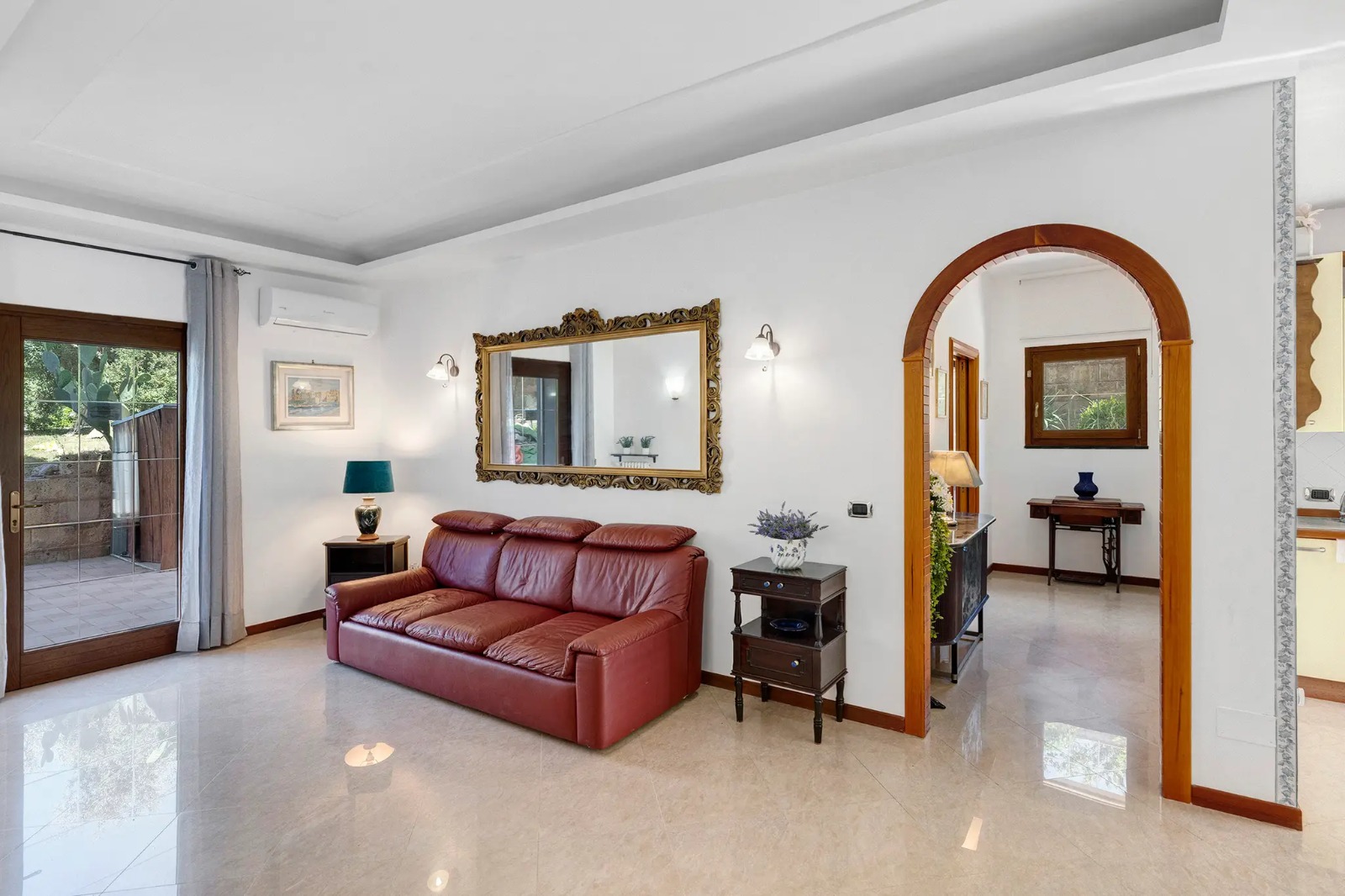 Suite Ermosa - Soggiorno con divano letto in pelle naturale